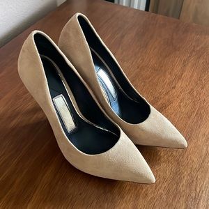 Boutique 9 Creme Suede Heels, Size 6